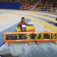 Genzebe Dibaba deleita con el récord del mundo de 2.000 metros en Sabadell