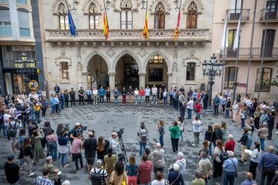 Minuto de silencio en el ayuntamiento de Terrassa