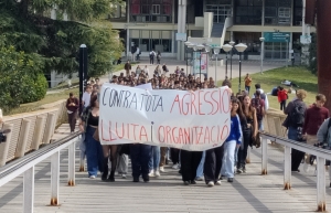 Cientos de universitarios protestan por la gestión de UAB en casos de acoso
