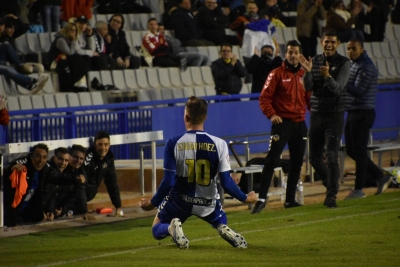 Edgar Hernández celebró así su cuarto gol de la temporada