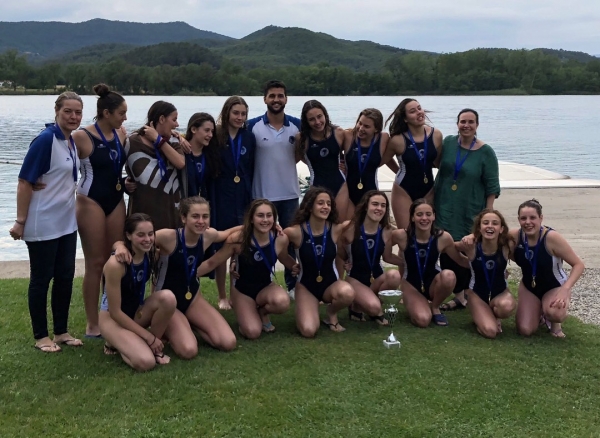 Éxito para las jóvenes waterpolistas del Club