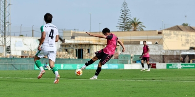 El Sabadell estrenó su segunda equipación con un empate