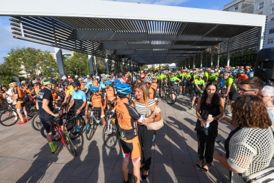 Los ciclistas durante el acto en Rubí