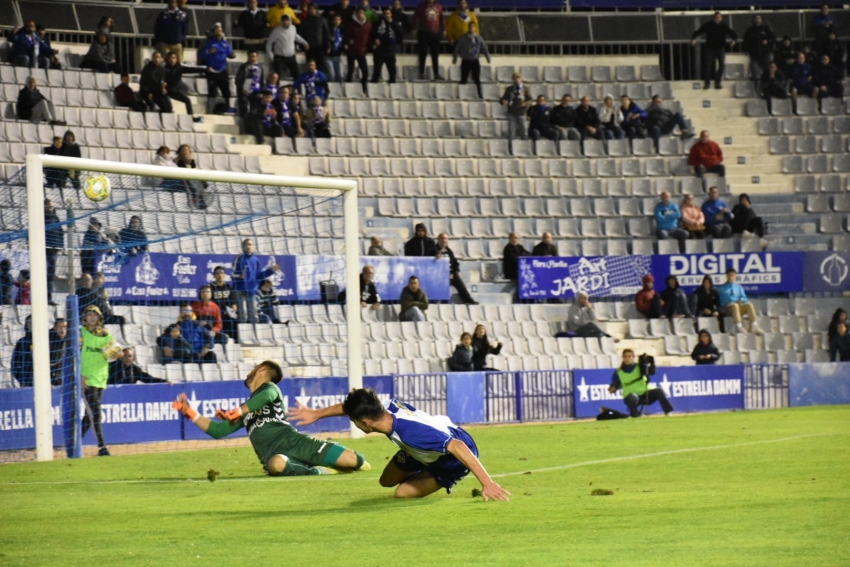 El Sabadell gana al Badalona tras una espléndida segunda parte (1-0)
