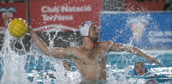 15-12. El Terrassa viajará a Turquía con tres goles de renta