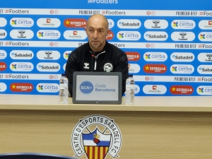 El entrenador del Sabadell, Pedro Munitis en rueda de prensa